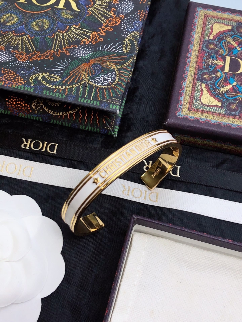 chr1st1an D10r bracelets